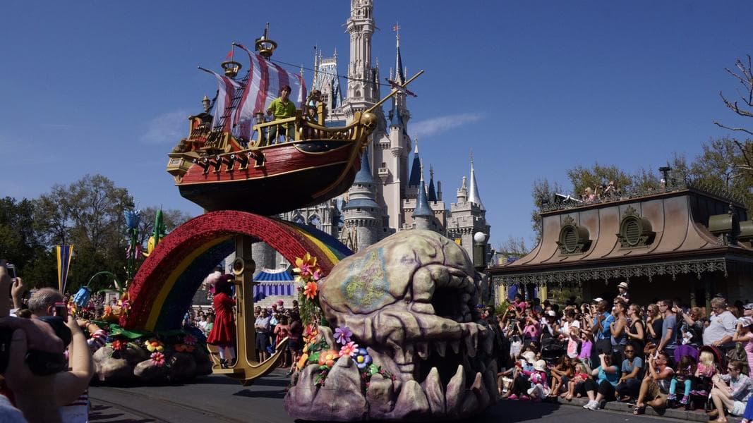 Disney Festival of Fantasy Parade makes its debut at Magic Kingdom – Full Video/Photo Gallery