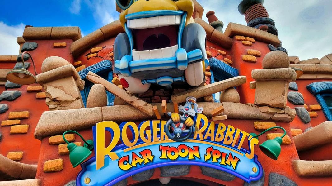 Disneyland Resort Reportedly Limits Multiple Experience Passes to Only Lightning Lane Attractions