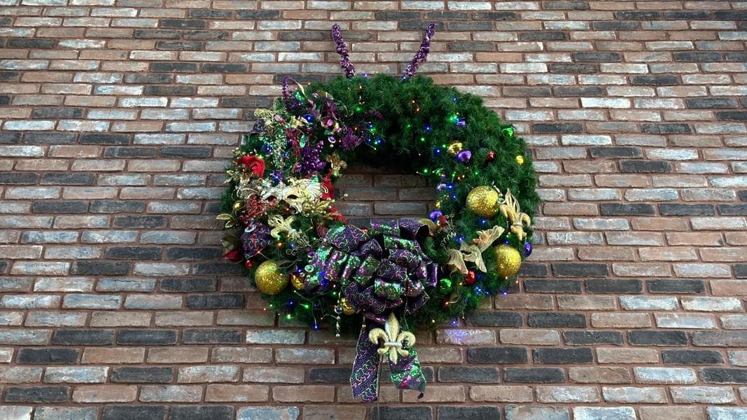 Mardi Gras-Inspired Christmas Decorations Adorn Disney’s Port Orleans Resort – French Quarter