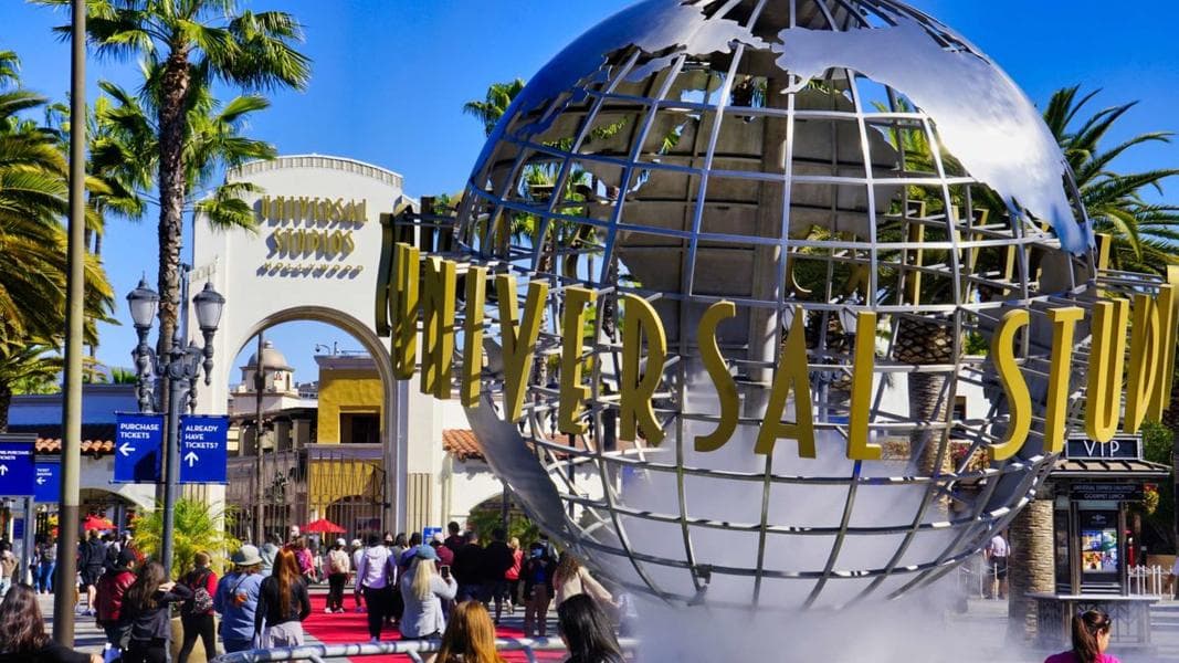 Guest Strips Naked on Universal Studios Hollywood Studio Tour