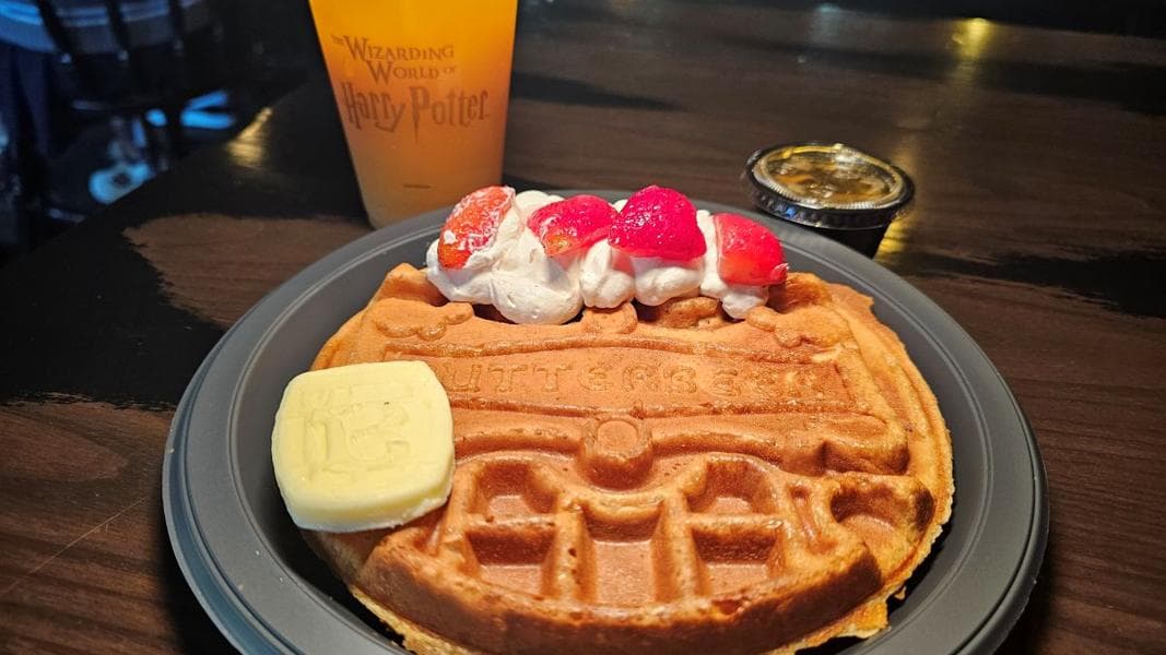 Where to find all the Butterbeer Season items at Universal Orlando + a Butterbeer Waffle review