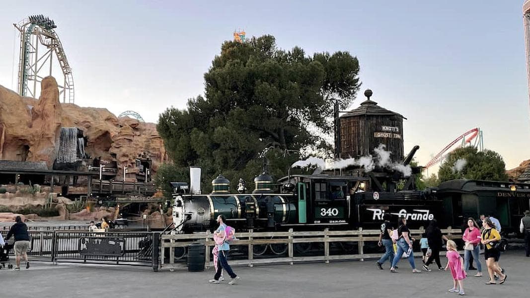 Six Flags shows improvement to start 2026