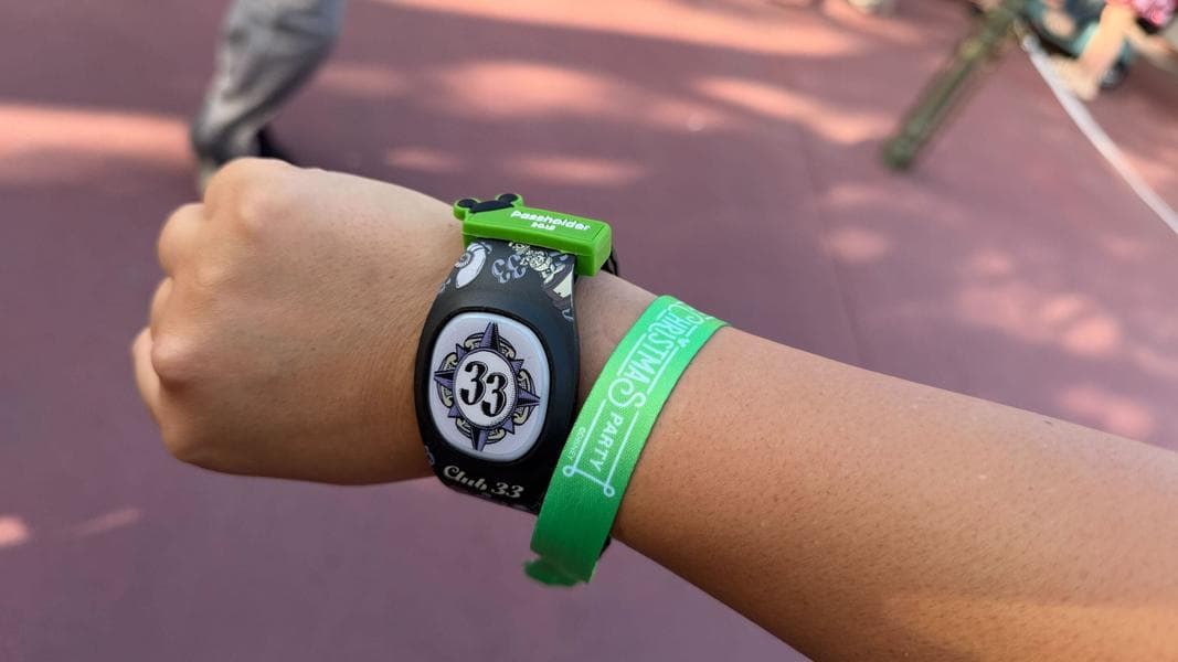 Mickey’s Very Merry Christmas Party 2025 Wristbands and Pickup Locations