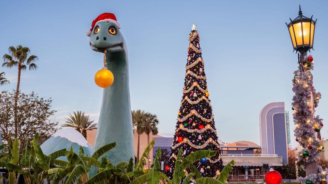 2026 Holidays at Disney's Hollywood Studios Bring Projection Show, Festive Finale for Frozen Show, and More
