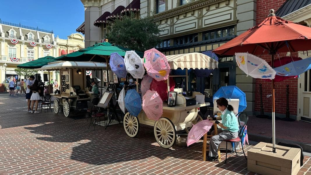 Custom Caricature, Silhouette, and Parasol Art Moves Before Premiere of Disney Starlight Parade at Magic Kingdom