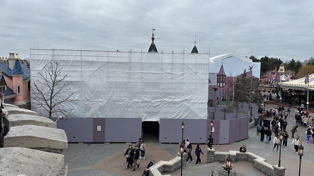 Scaffolding up at La Chaumière des Sept Nains in Fantasyland