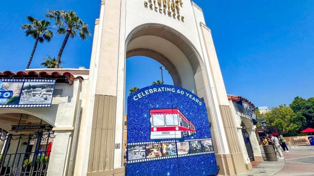 It Takes Just ONE MINUTE To Enter To Win A Free Universal Vacation!