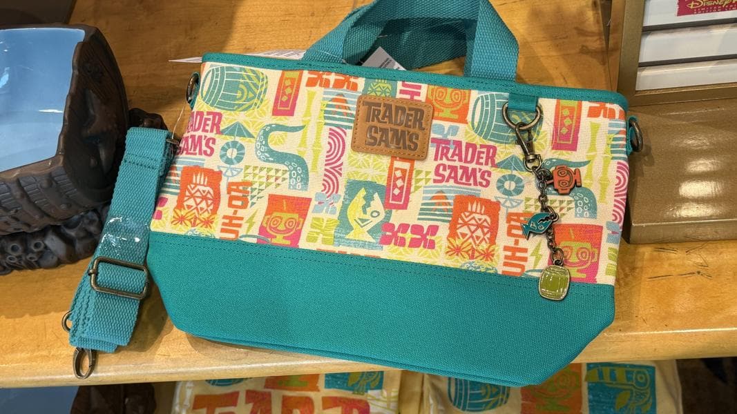 Trader Sam's Tote Bag Arrives at Disneyland Hotel