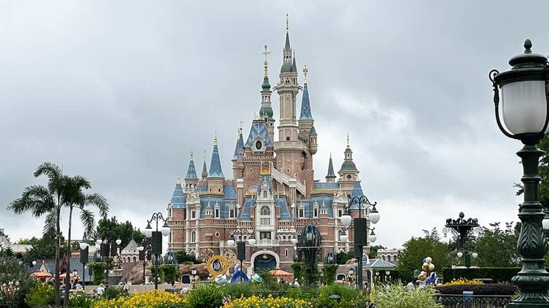 Walk Time: A tale of two theme parks