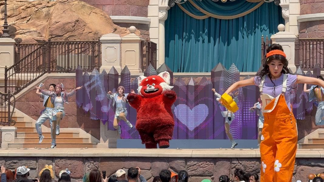 PHOTOS, VIDEO: Mulan, Hercules, Meilin & More Rare Characters Appear in ‘The Heart of Magic’ for Shanghai Disneyland 10th Anniversary