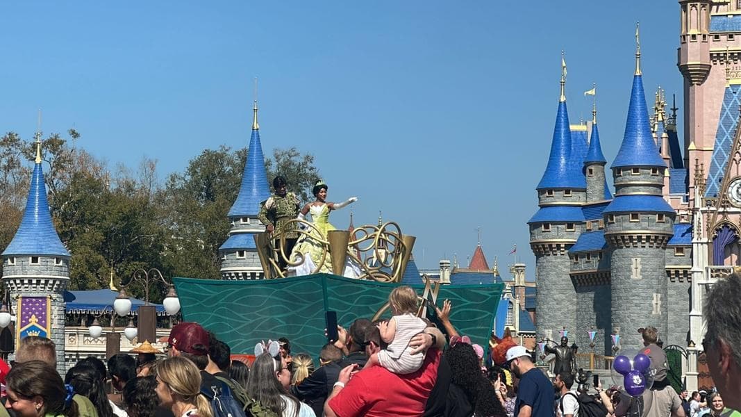 Disney Adventure Friends Cavalcade Includes Princess Tiana & Prince Naveen