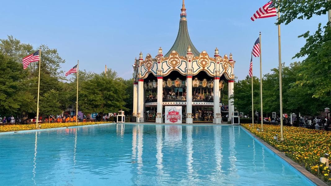 A Grand Return to Six Flags Great America