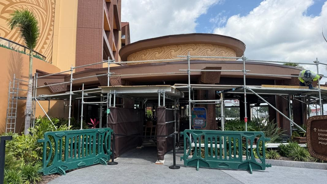 Scaffolding Goes Up at Disney’s Polynesian Village Resort Wailulu Bar for Roof Refurbishment