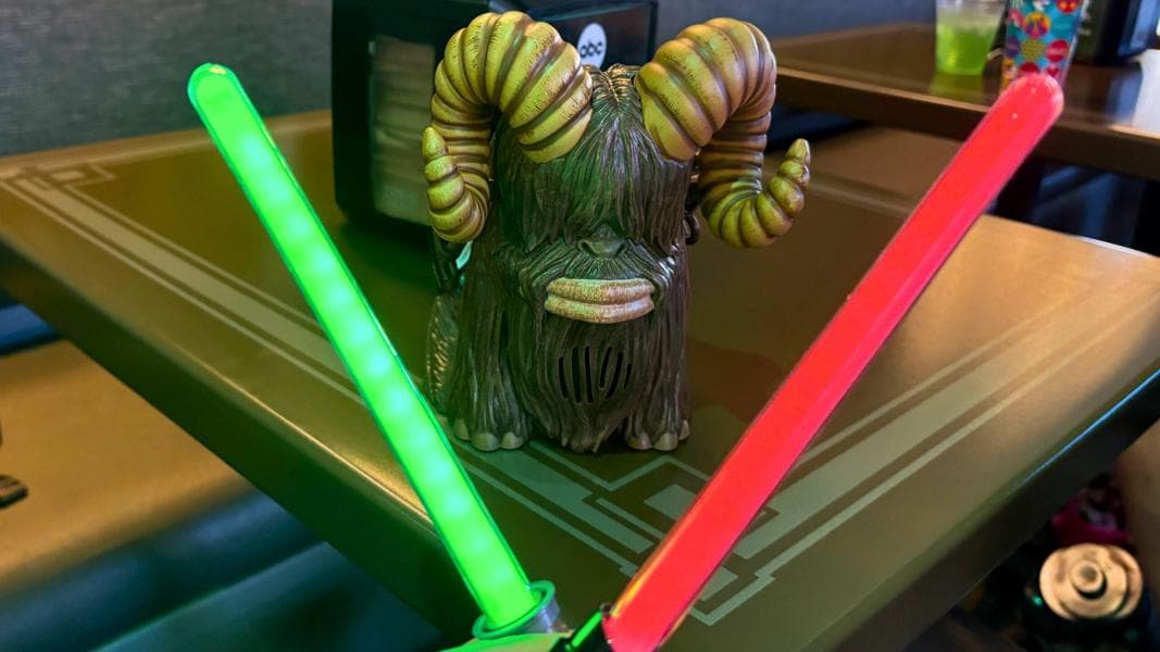 REVIEW: Chosen One Cooler & Sith Lord Libation Drinks With Rechargeable Lightsaber Swizzle Sticks at Hollywood Studios