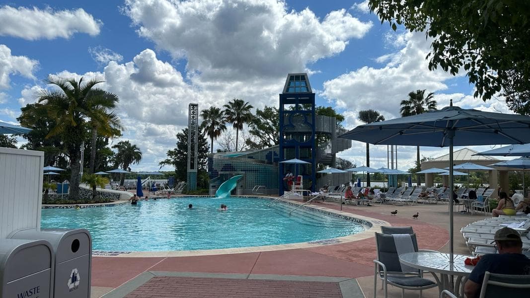 Bay Lake Tower’s Bay Cove Pool Reopens After Refurbishment at Disney’s Contemporary Resort