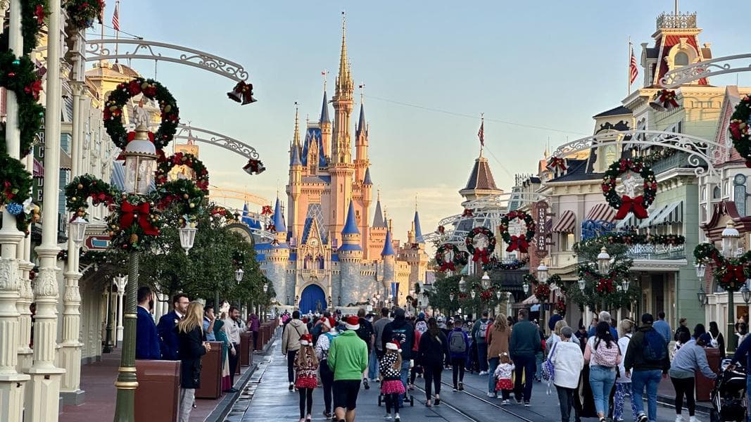 What Park Reservations Are Available for Walt Disney World on Christmas Day 2024?