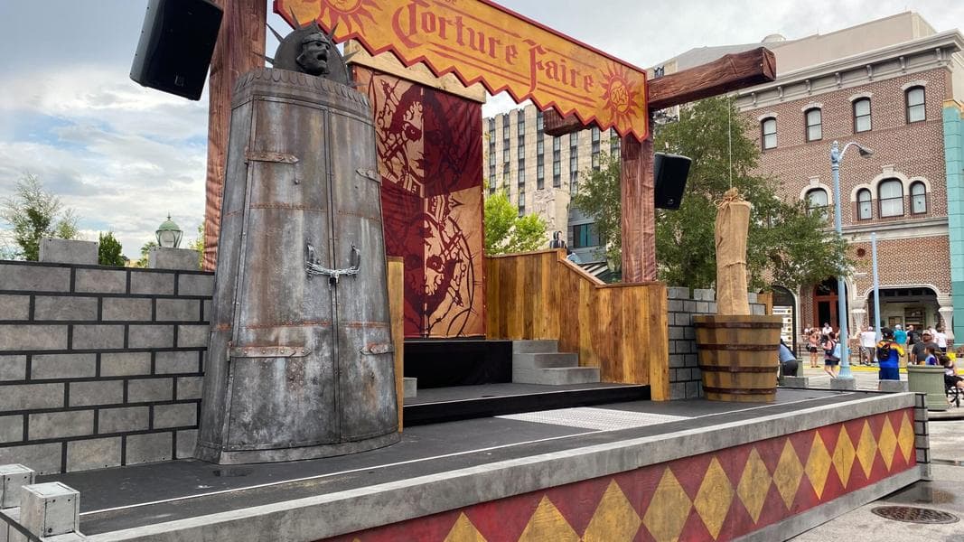 More Theming Added to Torture Faire, Cafe La Bamba for Halloween Horror Nights 33