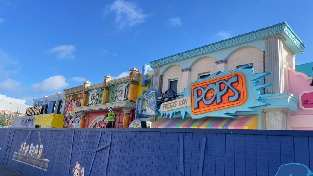 PHOTOS: Signs for Minion Café and Freeze Ray Pops Installed in Minion Land at Universal Studios Florida