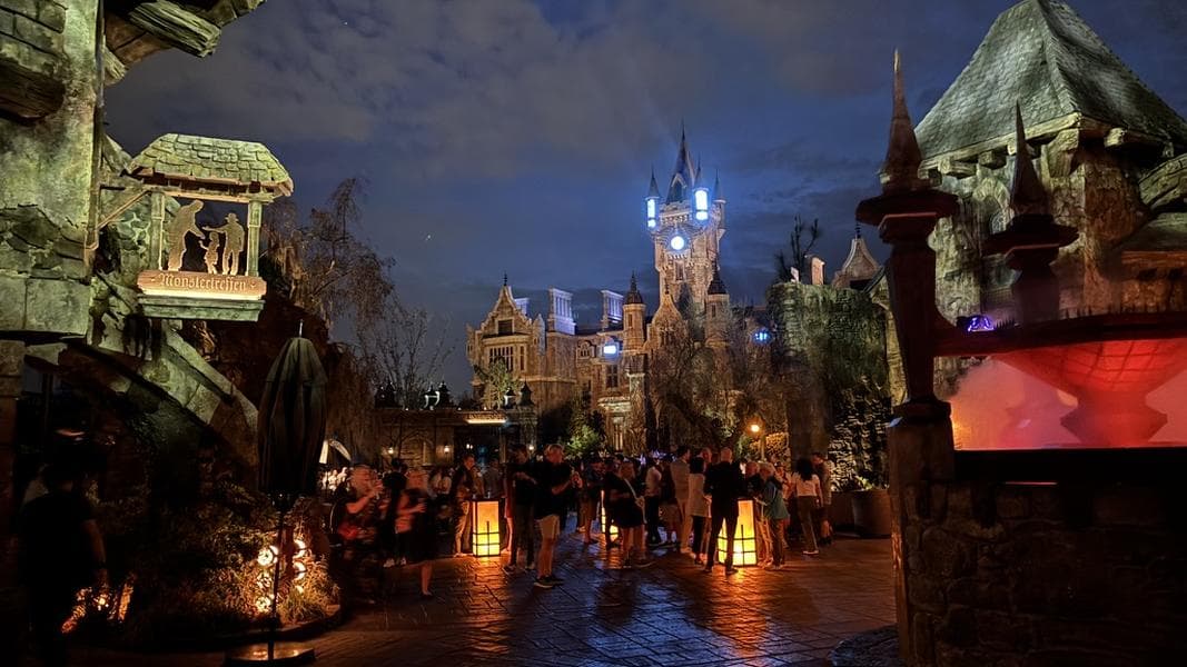 Top 10 Immersive Theme Park Lands
