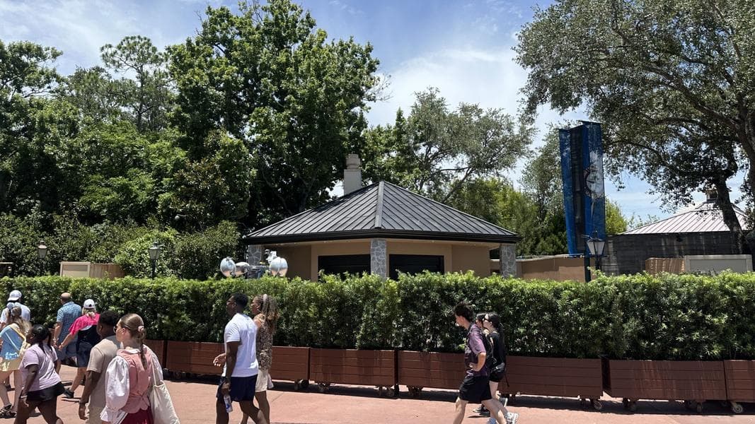 Construction Walls Come Down at La Poutinerie in EPCOT