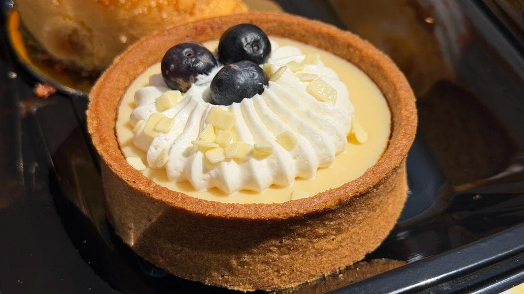 REVIEW: Key Lime-Blueberry Tart at Disneyland Resort