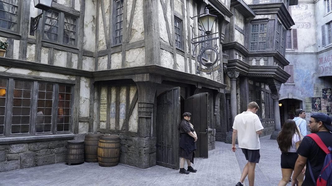 Full Menu (With Prices) for Le Gobelet Noir in the Wizarding World of Harry Potter at Epic Universe