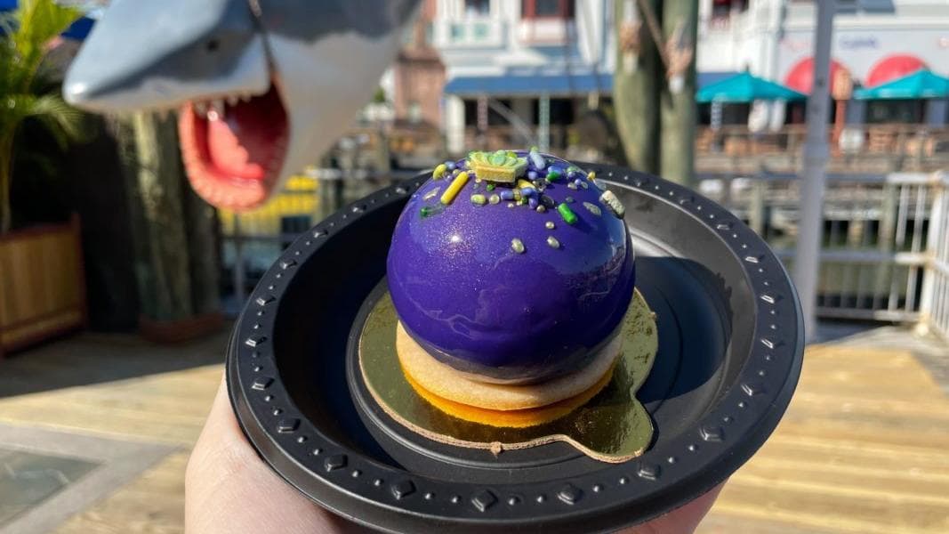 REVIEW: Banana Foster Crème Brûlée Sphere Celebrates Mardi Gras 2023 at Universal Studios Florida