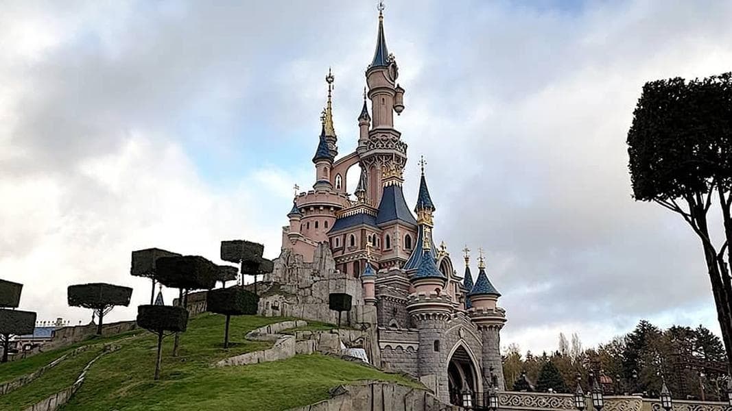 Walk Time: Disneyland Paris wilts in record heat
