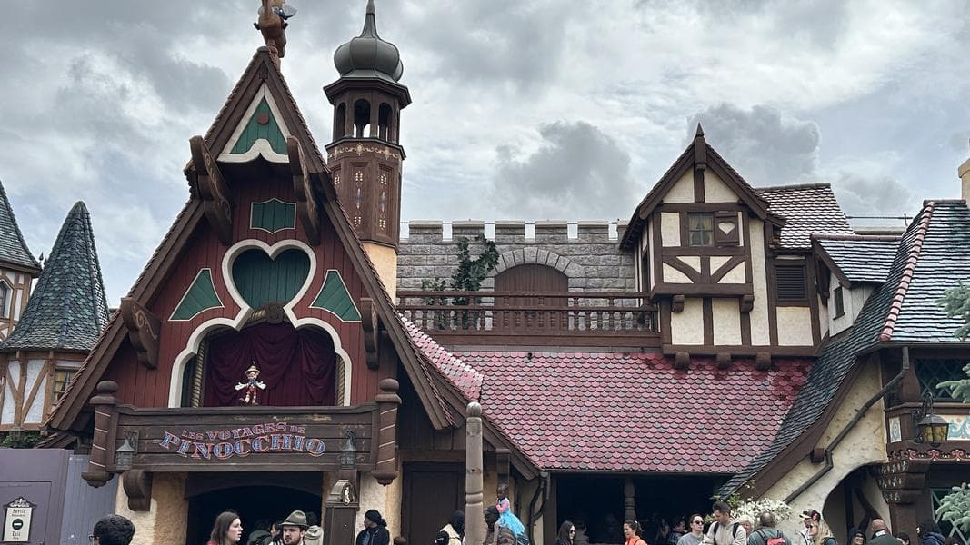 Roof renovation completed at Les Voyages de Pinocchio in Fantasyland