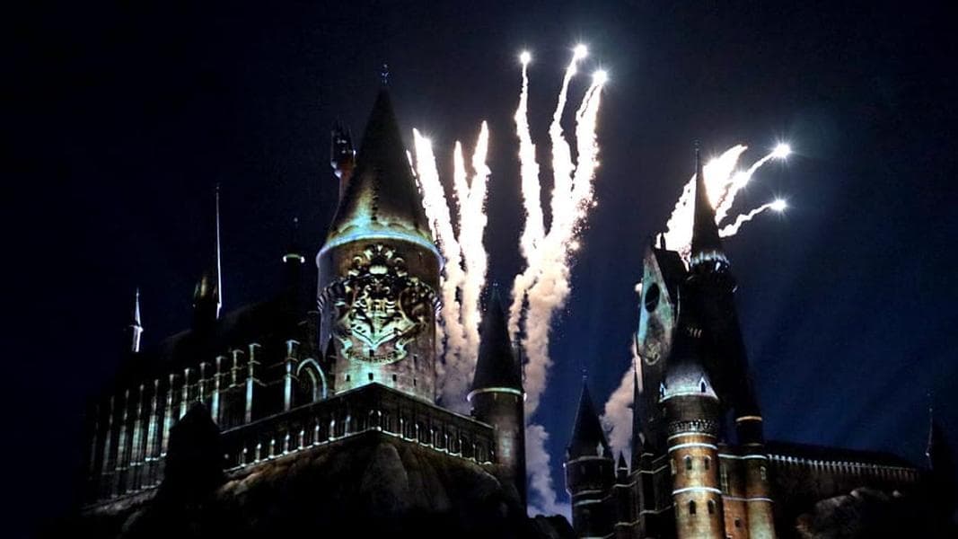 The Nighttime Lights at Hogwarts Castle have returned to Universal Studios Hollywood