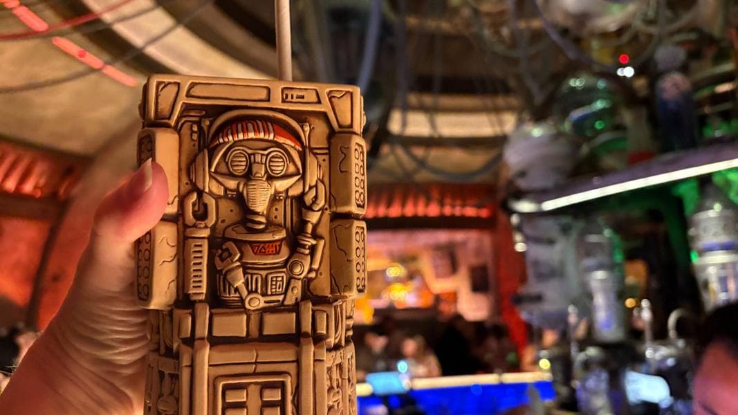 REVIEW: Kamino Cooler Served in DJ R-3X Souvenir Mug at Disney’s Hollywood Studios