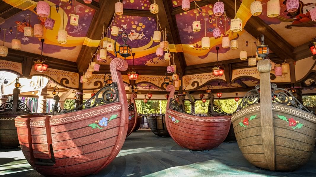 Rapunzel and Flynn Ride Raiponce Tangled Spin at Disneyland Paris