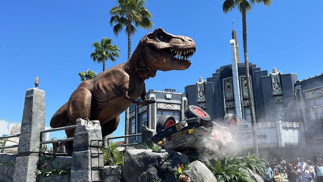 VIDEO: Universal Mega Movie Parade Returns for 2025 at Universal Orlando Resort