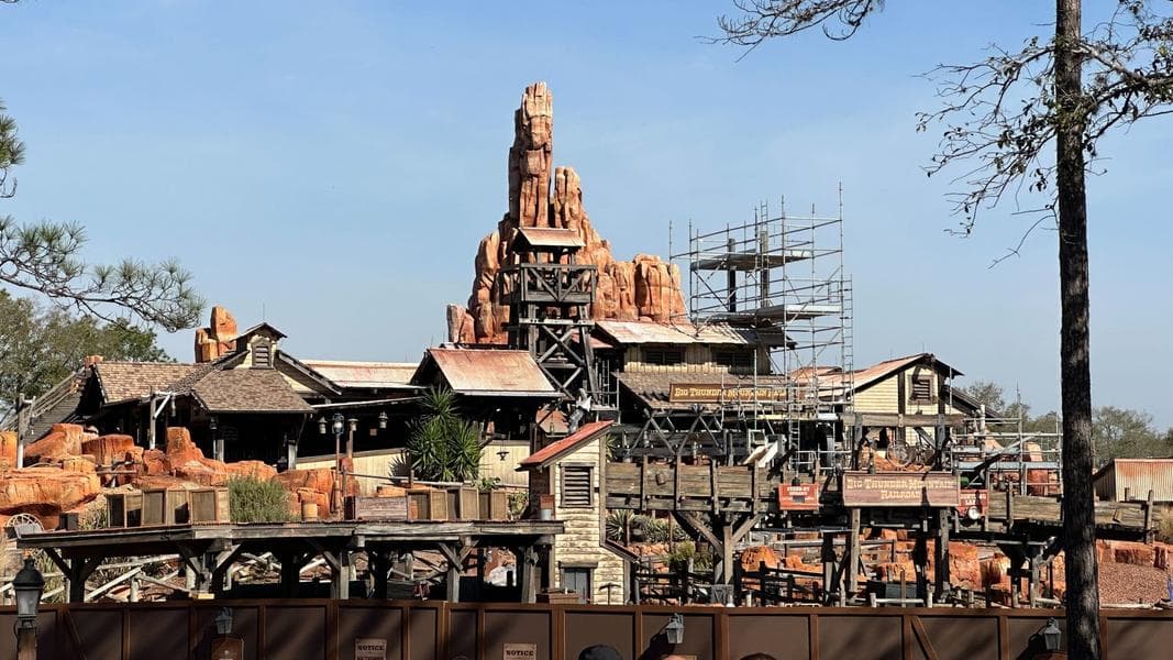 Big Thunder Mountain Railroad Continues Testing on Geysers and Trains at Walt Disney World