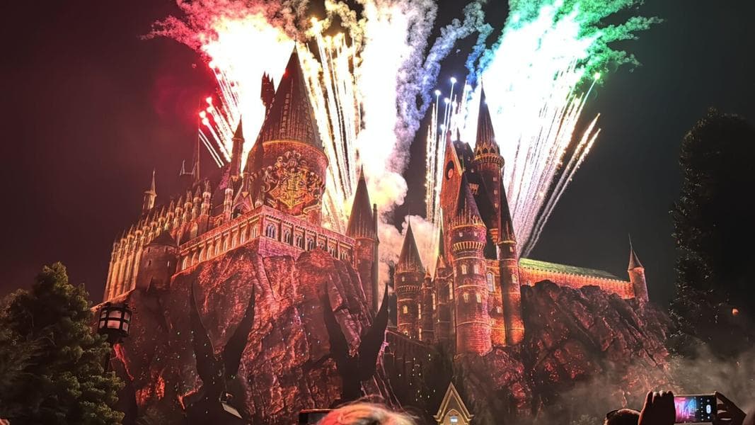 ‘Hogwarts Always’ Harry Potter Castle Projection Show Debuts at Universal Orlando Resort