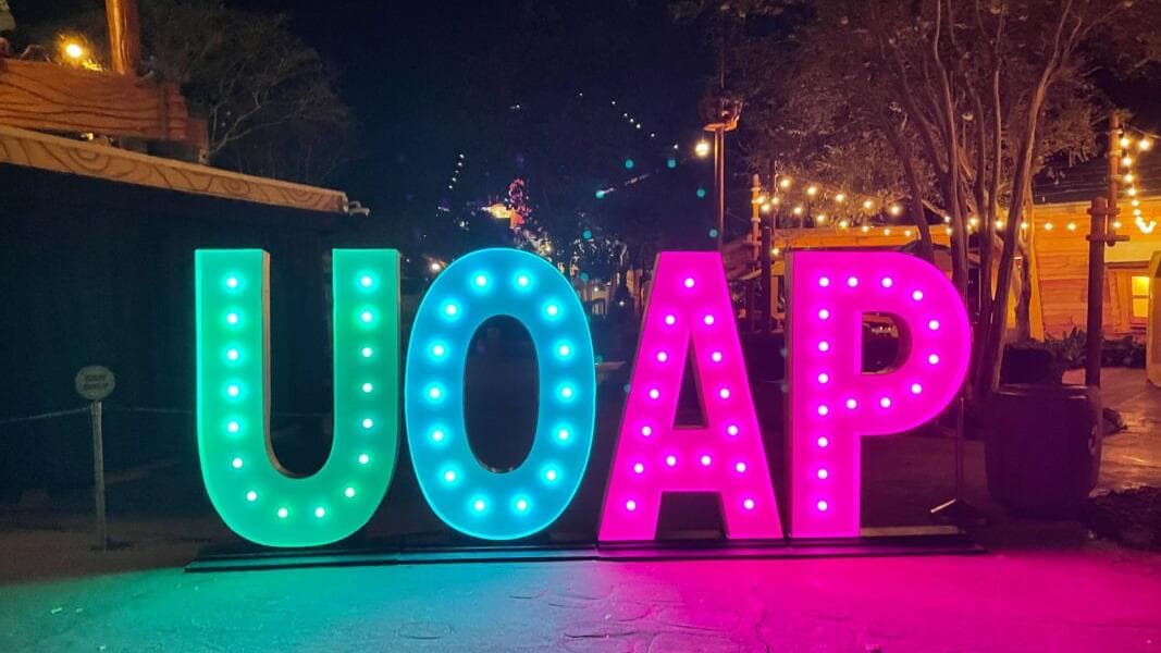 REVIEW: UOAP Passholder Night Returns with Huge Crowds, Nighttime Lights at Hogwarts Castle, Specialty Food and Drinks, & More